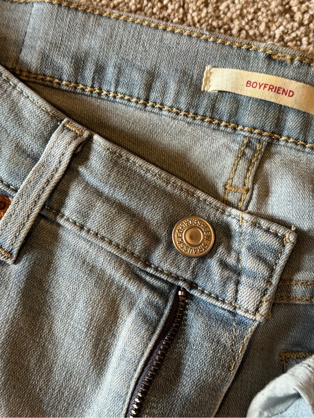 Levi’s Boyfriend jeans light wash size 28